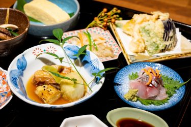 10月下旬に金沢市菊川にオープンするお食事処「菊川の台所・ふたば」様の建物・料理撮影をさせていただきました。